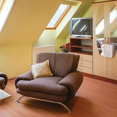 Awesome In W/ 2 Bedrooms Apartment Badacsonytomaj