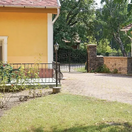 Awesome In W/ 2 Bedrooms *