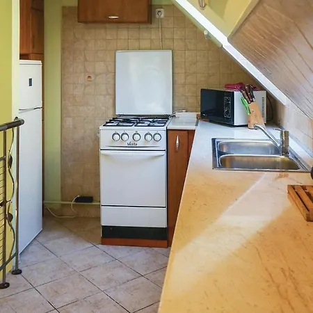 Awesome In W/ 2 Bedrooms Apartment Badacsonytomaj