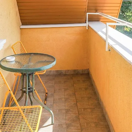 Apartment Awesome In W/ 2 Bedrooms