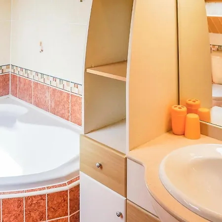 Awesome In W/ 2 Bedrooms *